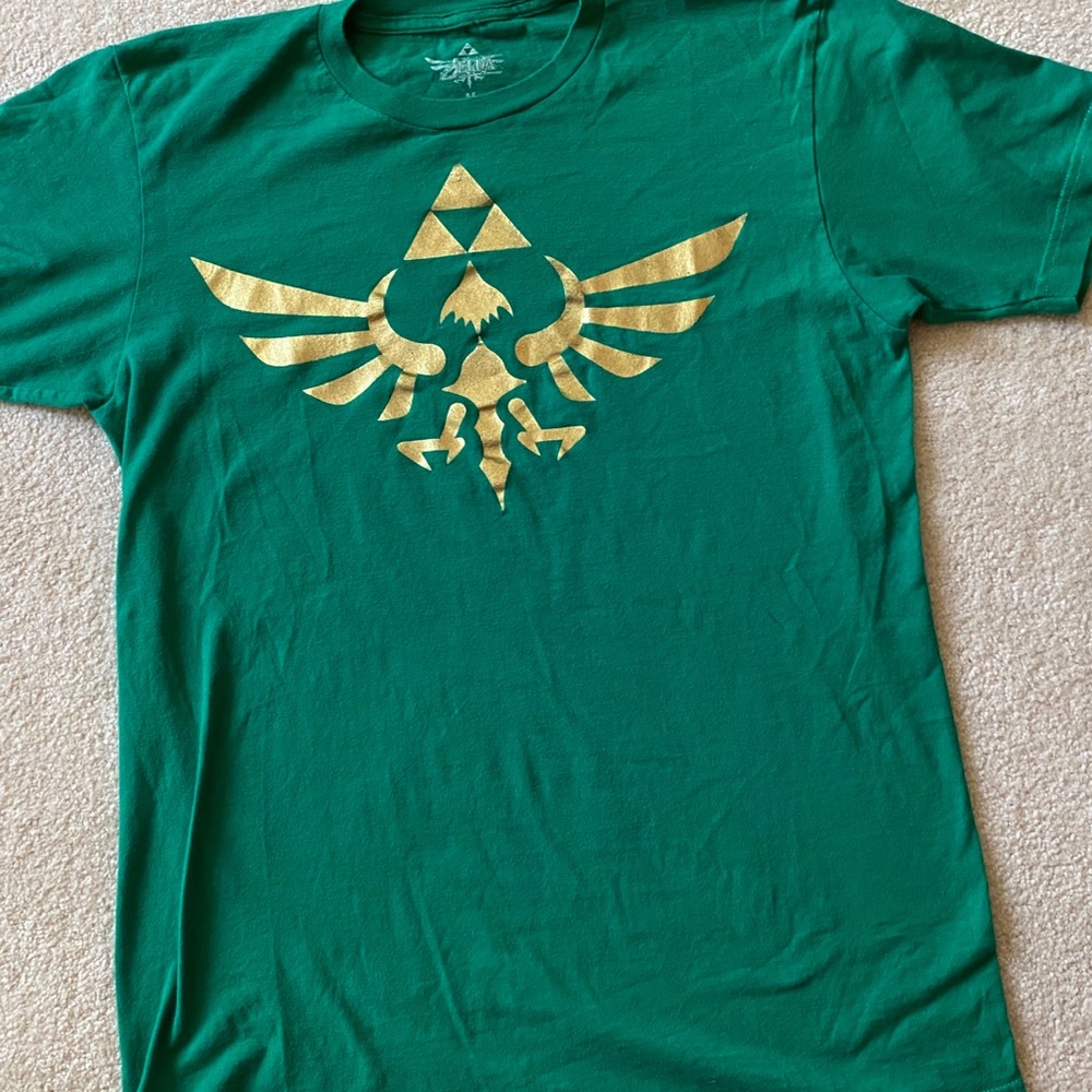 Men’s Nintendo Gold Triforce Legend of Zelda Tee